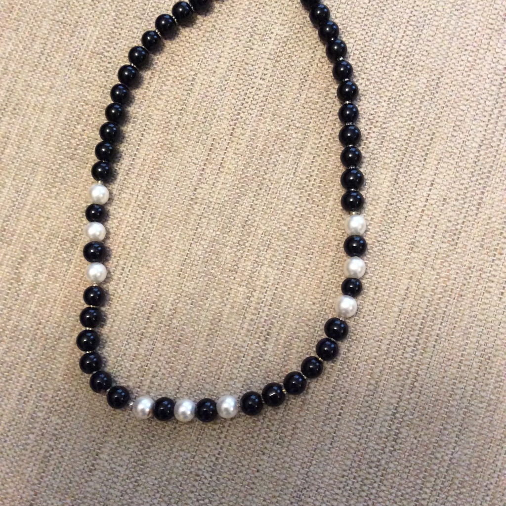 Black And White Bead Necklace 5$